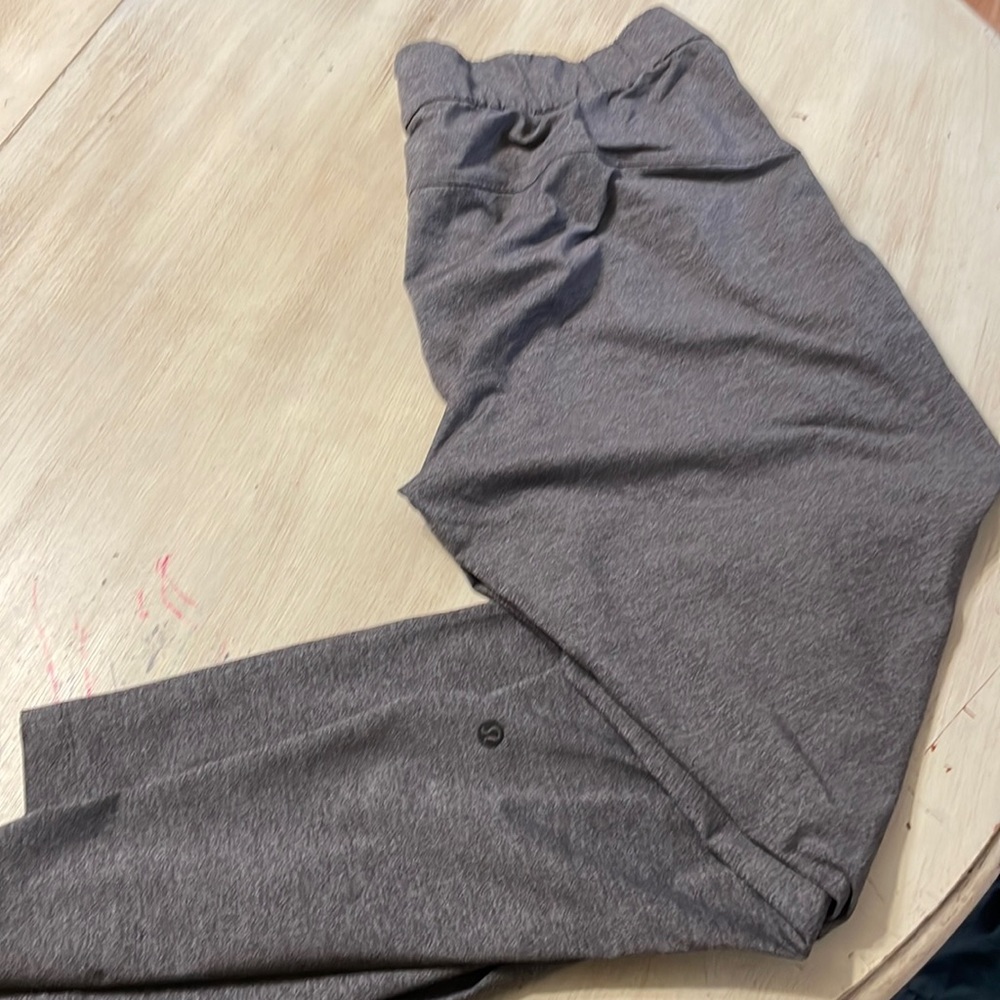 Size 12 Heather Grey On The Fly Pant by Lululemon 7/8 Length
